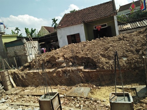 Đào móng nhà phát hiện hũ sành cổ chứa đầy tiền xu - 3