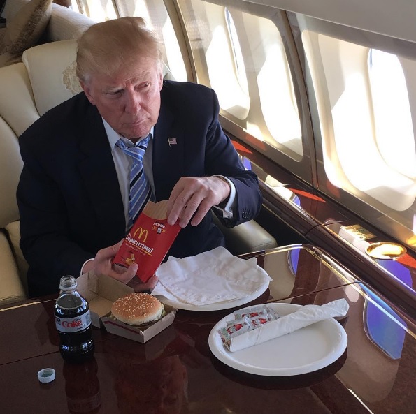 Lý do bất ngờ khiến Trump “nghiện” đồ ăn nhanh - 1