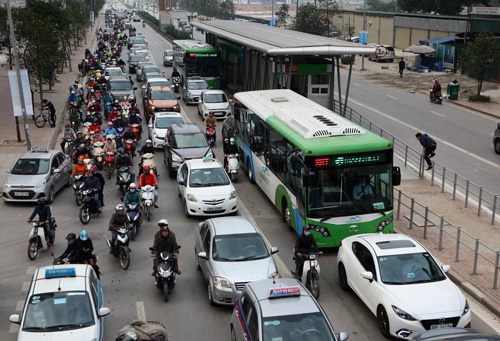 Hà Nội lắp loa tuyên truyền trên tuyến buýt nhanh BRT - 1