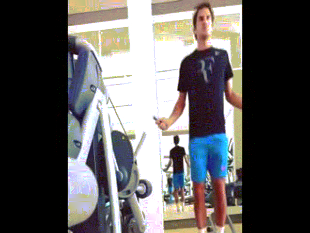 Thân hình nổi múi cơ của "tàu tốc hành" Roger Federer