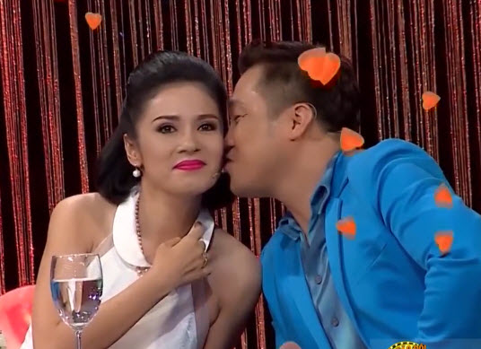 Lý Hùng hôn Việt Trinh ngay trên sóng truyền hình - 1