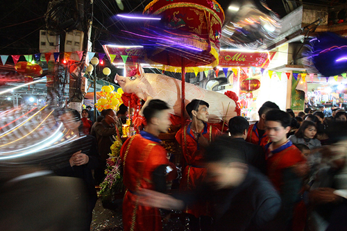 Chật vật rước “ông lợn” khổng lồ tại lễ hội làng La Phù - 5