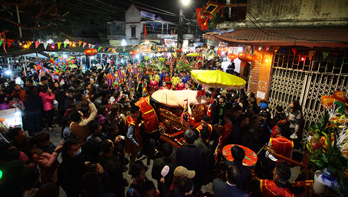 Chật vật rước “ông lợn” khổng lồ tại lễ hội làng La Phù - 6