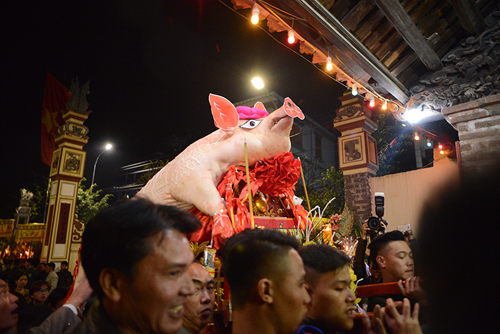 Chật vật rước “ông lợn” khổng lồ tại lễ hội làng La Phù - 11