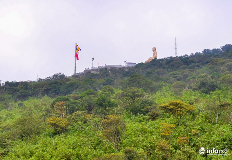 Cận cảnh tượng Phật Hoàng lớn nhất VN trên núi Yên Tử - 1