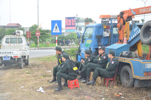 Lập hàng rào sắt, siết chặt an ninh trước giờ khai ấn đền Trần - 6