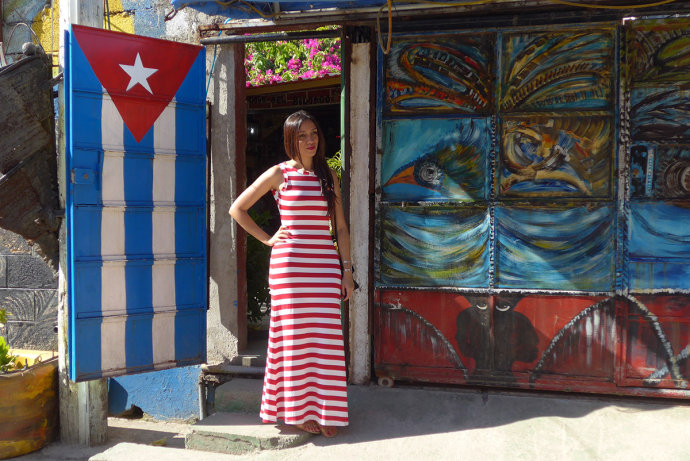 Gái đẹp và xe hơi cổ độc, lạ tràn ngập đường phố Cuba - 7