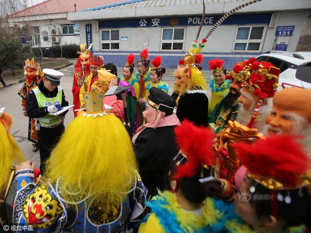 TQ: Cảnh sát tóm “Tôn Ngộ Không” lái xe chở đoàn “Tây du ký” - 7