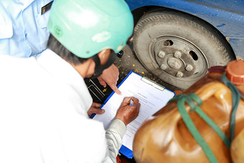 TP.HCM: “Muối mặt” đi xin nước xả sạch nơi tè bậy - 5