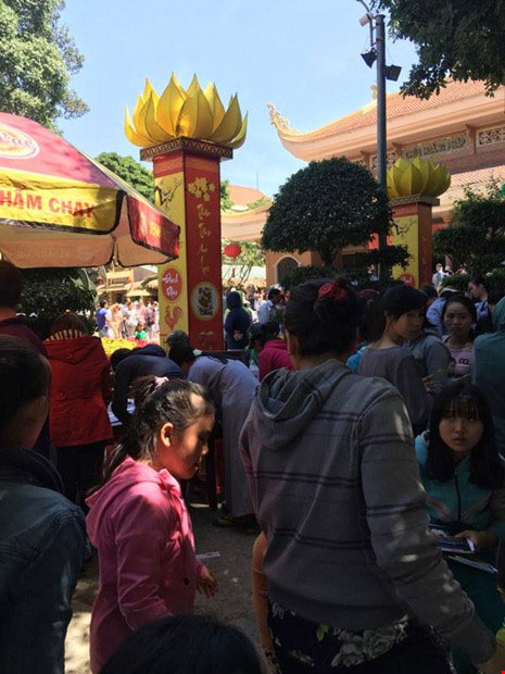 Tết Nguyên tiêu, các mặt hàng cúng tăng giá nhẹ - 2