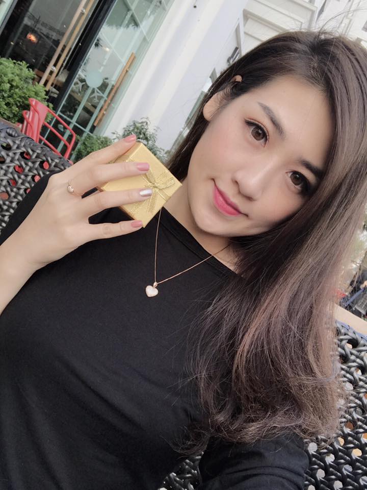 Nam Em, Tóc Tiên khoe body nuột nà &#34;thả thính&#34; Valentine - 10