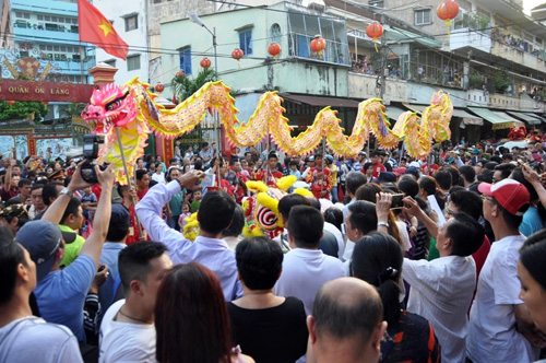 Ngàn người xem biểu diễn Tết Nguyên tiêu của người Hoa ở Sài Gòn - 6