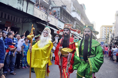 Ngàn người xem biểu diễn Tết Nguyên tiêu của người Hoa ở Sài Gòn - 7