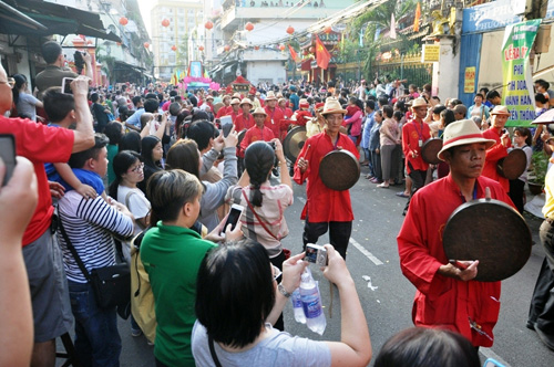 Ngàn người xem biểu diễn Tết Nguyên tiêu của người Hoa ở Sài Gòn - 3