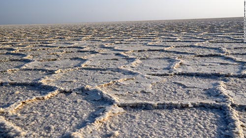 Tìm “vàng trắng” tại nơi khắc nghiệt nhất trên thế giới - 6