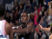 Usain Bolt chạy như đi bộ, vẫn cho đối thủ “hít khói”