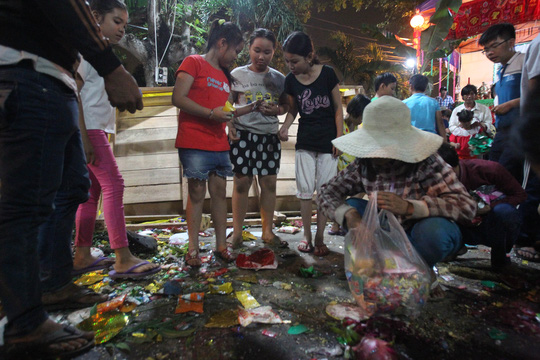 Giữa đêm, ngàn dân miền Tây kéo đi tranh lộc - 14