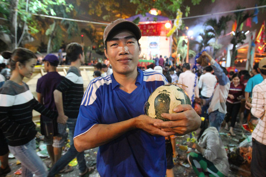 Giữa đêm, ngàn dân miền Tây kéo đi tranh lộc - 16