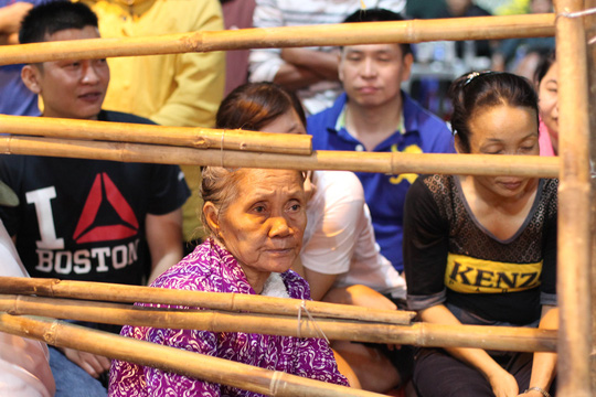 Giữa đêm, ngàn dân miền Tây kéo đi tranh lộc - 7