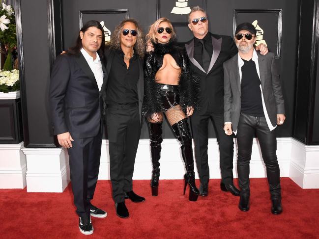 Gaga quên nội y, Adele lộng lẫy trên thảm đỏ Grammy - 2