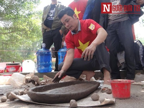 Pháo đất 100kg nổ vang trong lễ hội mùa xuân Côn Sơn - Kiếp Bạc - 2