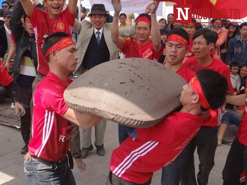 Pháo đất 100kg nổ vang trong lễ hội mùa xuân Côn Sơn - Kiếp Bạc - 3