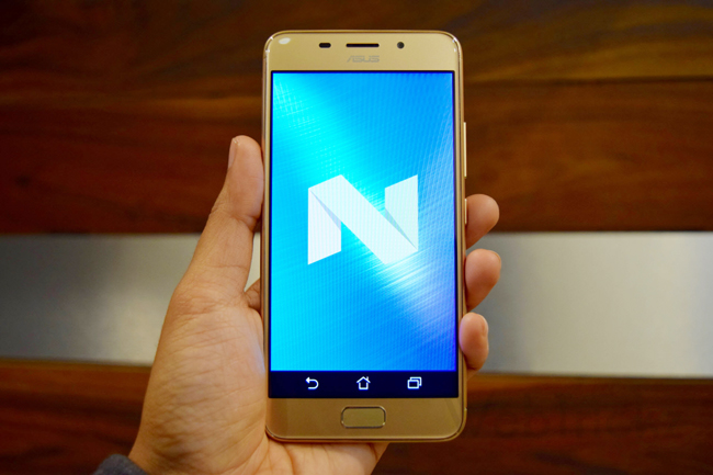 Máy chạy Android 7.0 Nougat.