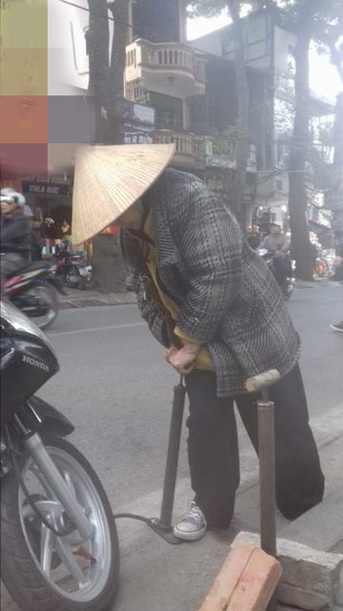 Gặp cụ bà gần 90 tuổi bơm vá xe khiến dân mạng tò mò - 4