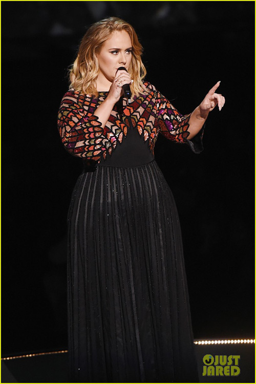Adele đại thắng tại Grammy 2017 - 1