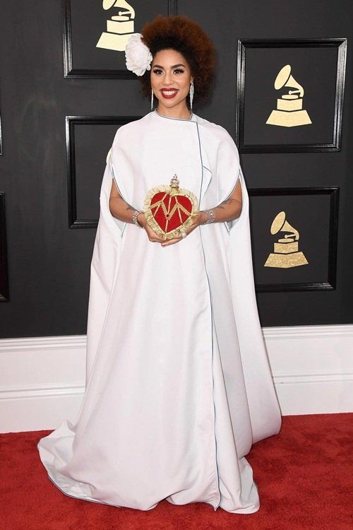 Bất ngờ với bộ váy độc đáo nhất Grammy 2017 - 1