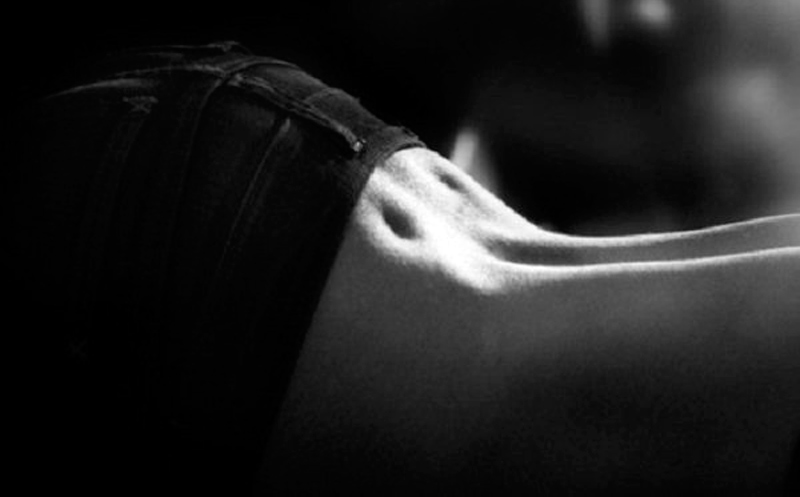 "Hõm Vevus" trên lưng mỹ nhân và những điều siêu thú vị - 1