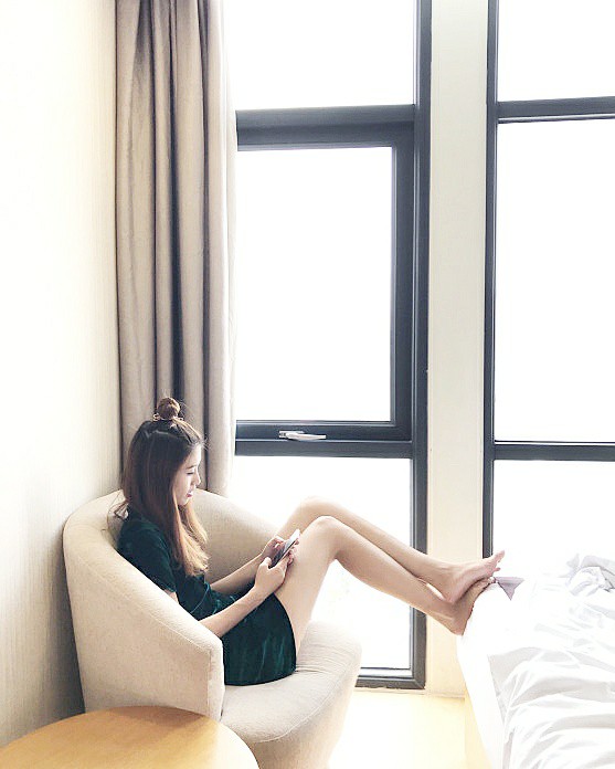 Dàn mỹ nhân gợi cảm "đọ sắc", khoe quà ngày Valentine - 3