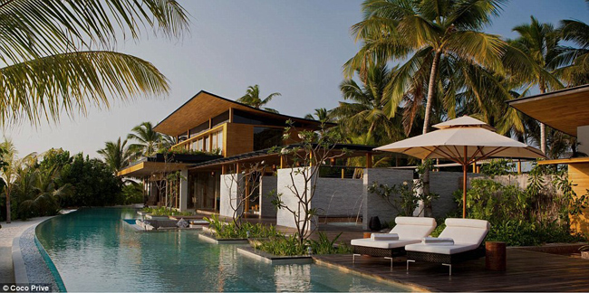 1. Coco Prive, đảo Kuda Hithi, Maldives: Coco Prive là một hòn đảo đáng mơ ước tại Maldives, nơi cung cấp cho các cặp đôi một khung cảnh lãng mạn và các dịch vụ thám hiểm như lặn biển, lặn ngắm san hô hay lướt thuyền buồm.