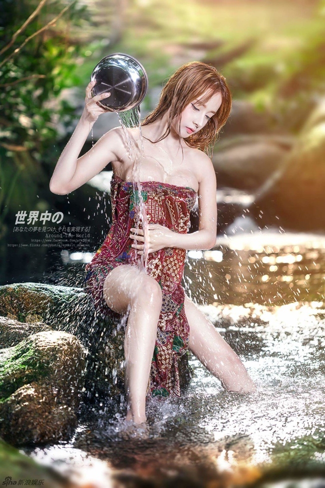 Ngay khi bộ ảnh vừa được tiết lộ, Barbie Mozz được cộng đồng mạng Thái Lan mệnh danh là "mỹ nữ tắm suối quyến rũ nhất" châu Á.