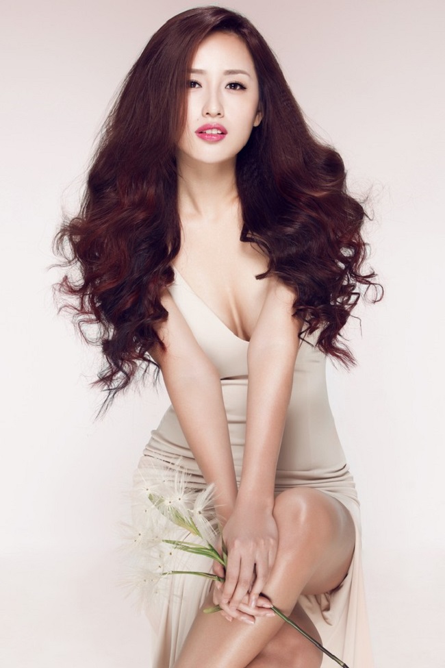 13. Mai Phương Thúy: Hoa hậu Việt Nam năm 2006 sinh năm 1988 từng đại diện nước nhà tham dự Hoa hậu Thế giới và lọt vào top 17. 