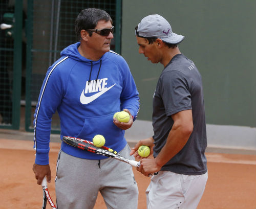 Nadal &#34;dứt tình&#34; với chú Toni: Nên mừng cho “Bò tót” - 1