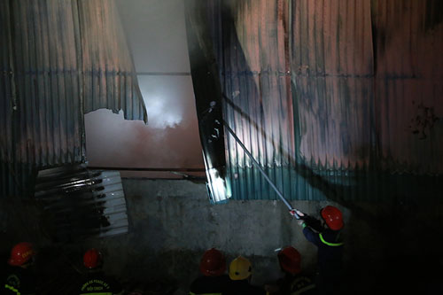 HN: Cháy lớn thiêu rụi nghìn m2 nhà xưởng trong đêm Valentine - 3