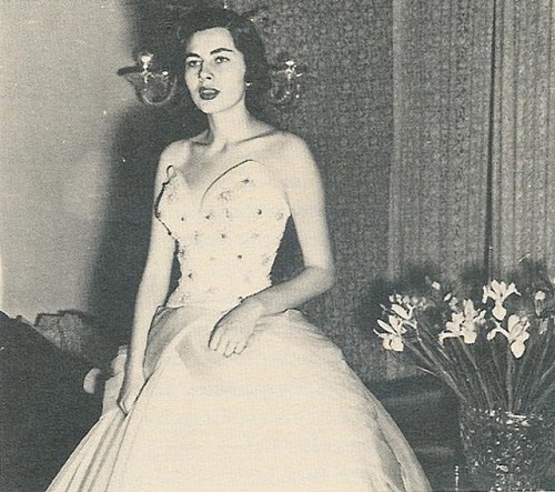 Vẻ đẹp &#34;đặc biệt&#34; của Hoàng hậu Iran bị ép ly hôn vì vô sinh - 1