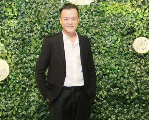 Ca sĩ bán kẹo kéo so tài hát Bolero cùng sao phòng trà - 3