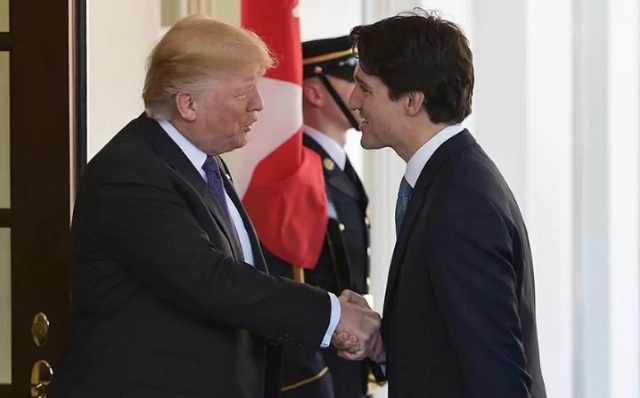 Thủ tướng Canada chống lại kiểu bắt tay của Trump thế nào - 1