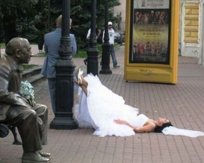 Để chụp được bức ảnh cưới vất vả lắm chứ.