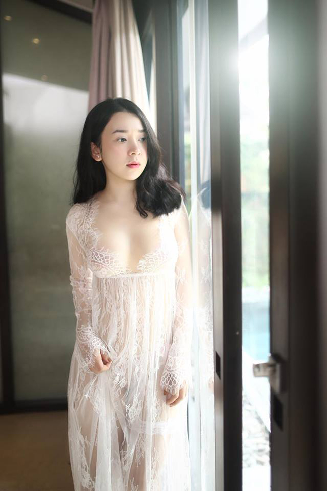 Ngoài hình thể đẹp, Ngọc Phương còn cuốn hút người nhìn bởi gương mặt đậm nét Á Đông. 