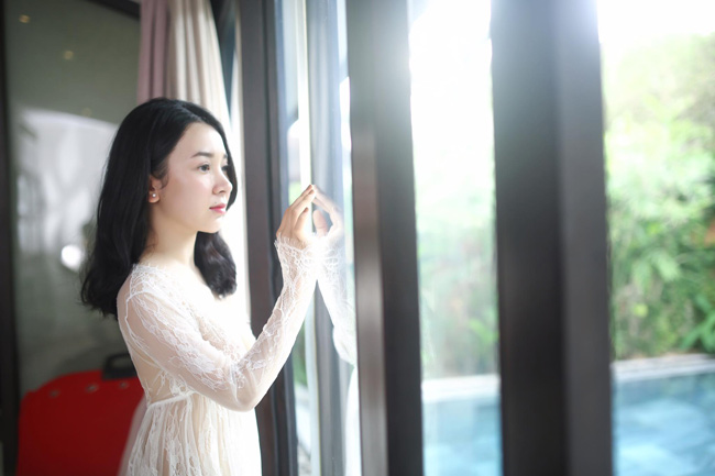 Nhìn hình thể nuột nà của Ngọc Phương khó có thể tin, cô nàng từng kết hôn và trải qua một kỳ sinh nở. 