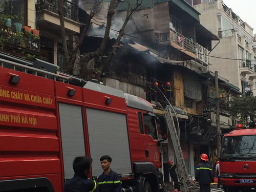 Cháy lớn ở phố cổ Hà Nội, một người tử vong - 2