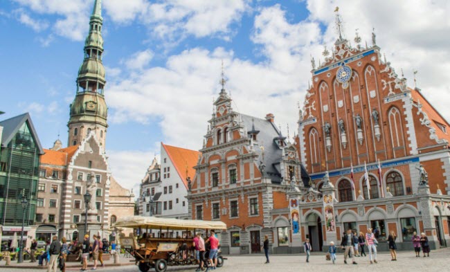 Là thành phố lớn nhất tại vùng Baltics, thủ đô Riga của Latvia là nơi giao thoa giữa Đông và Bắc Âu. Trong 800 năm qua, tất cả mọi người từ hiệp sĩ Đức, nhà vua Thụy Điển và các nhà chính trị Liên Xô đã từng đặt chân tới thành phố này.