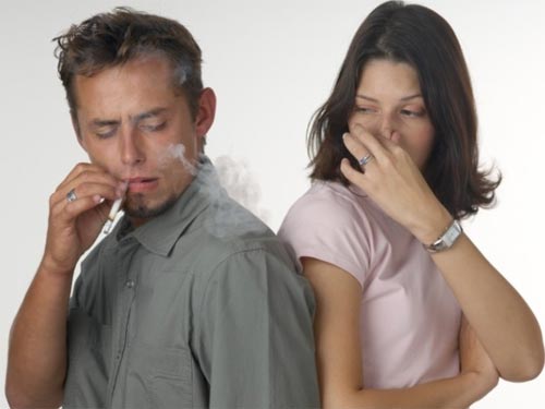 Lời thú tội từ một người vợ có chồng nghiện thuốc lá - 1