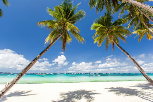 3. Tận hưởng thiên đường biển trên đảo Boracay: Hòn đảo Boracay đã trở thành một trong những điểm du lịch hấp dẫn nhất ở Philippines trong vài năm gần đây.