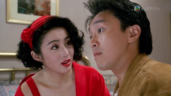 Không chỉ là bạn thân ở ngoài đời mà Châu Tinh Trì - Trương Mẫn còn là cặp đôi ăn ý trên màn ảnh. Cảnh hôn ngọt ngào trong "Thần bài 2" của vua hài Hong Kong và mỹ nữ sexy nhất khiến nhiều trái tim tan chảy.
