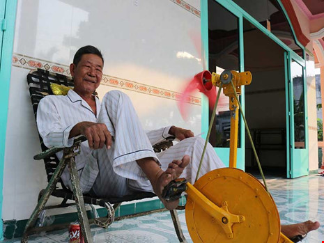 Cụ ông tự chế "máy quạt triệu đô" - 1