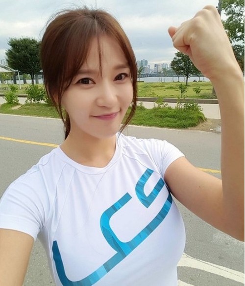 10 bóng hồng hot nhất trên Facebook Hàn Quốc tuần qua - 4